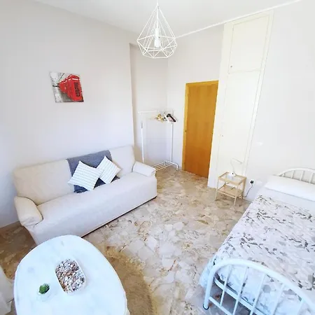 Zona Caserma-stazione Guest house *